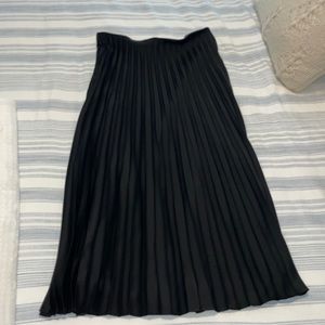 Jcrew pleated midi skirt in a size small
